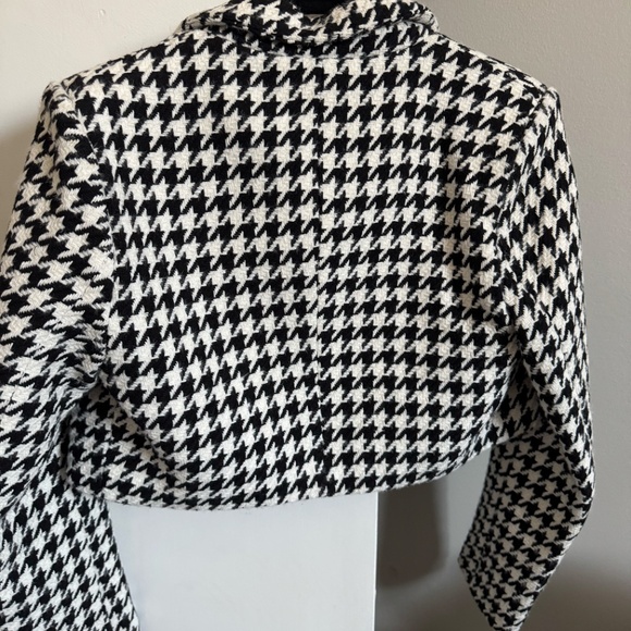 Houndstooth Cropped Blazer and Matching Skirt - Picture 3 of 3
